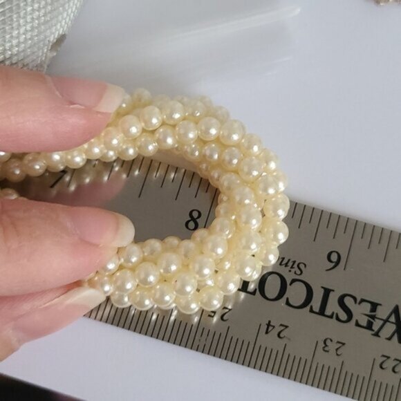 Vintage Classic Elegant Twisted Off White Pearl Strand 16" Gold Tone Necklace - Picture 6 of 7